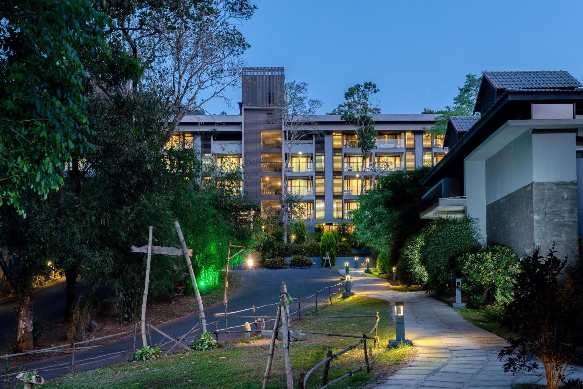 The Mountain Courtyard Thekkady Hotel Eksteriør billede