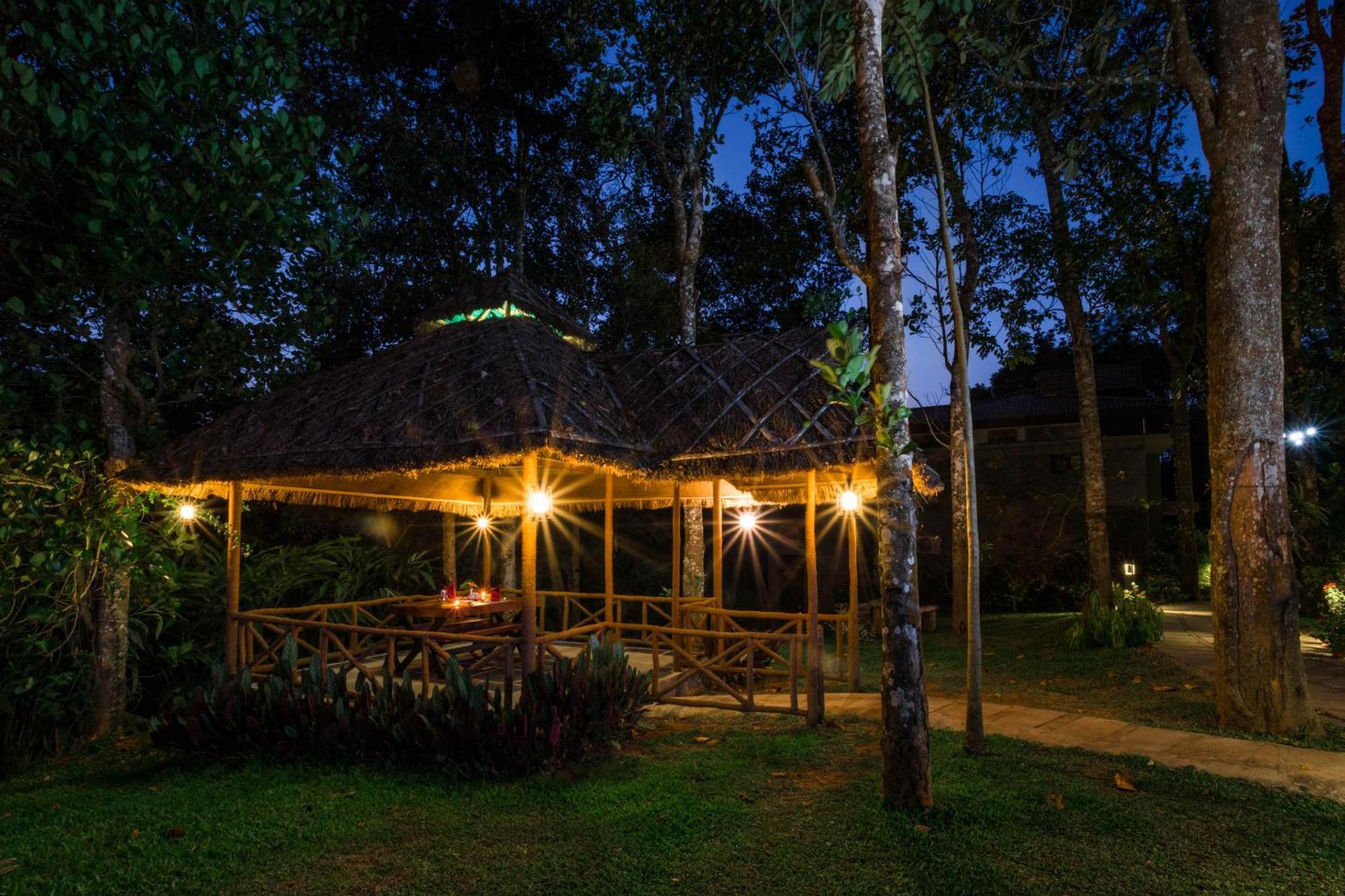 The Mountain Courtyard Thekkady Hotel Eksteriør billede