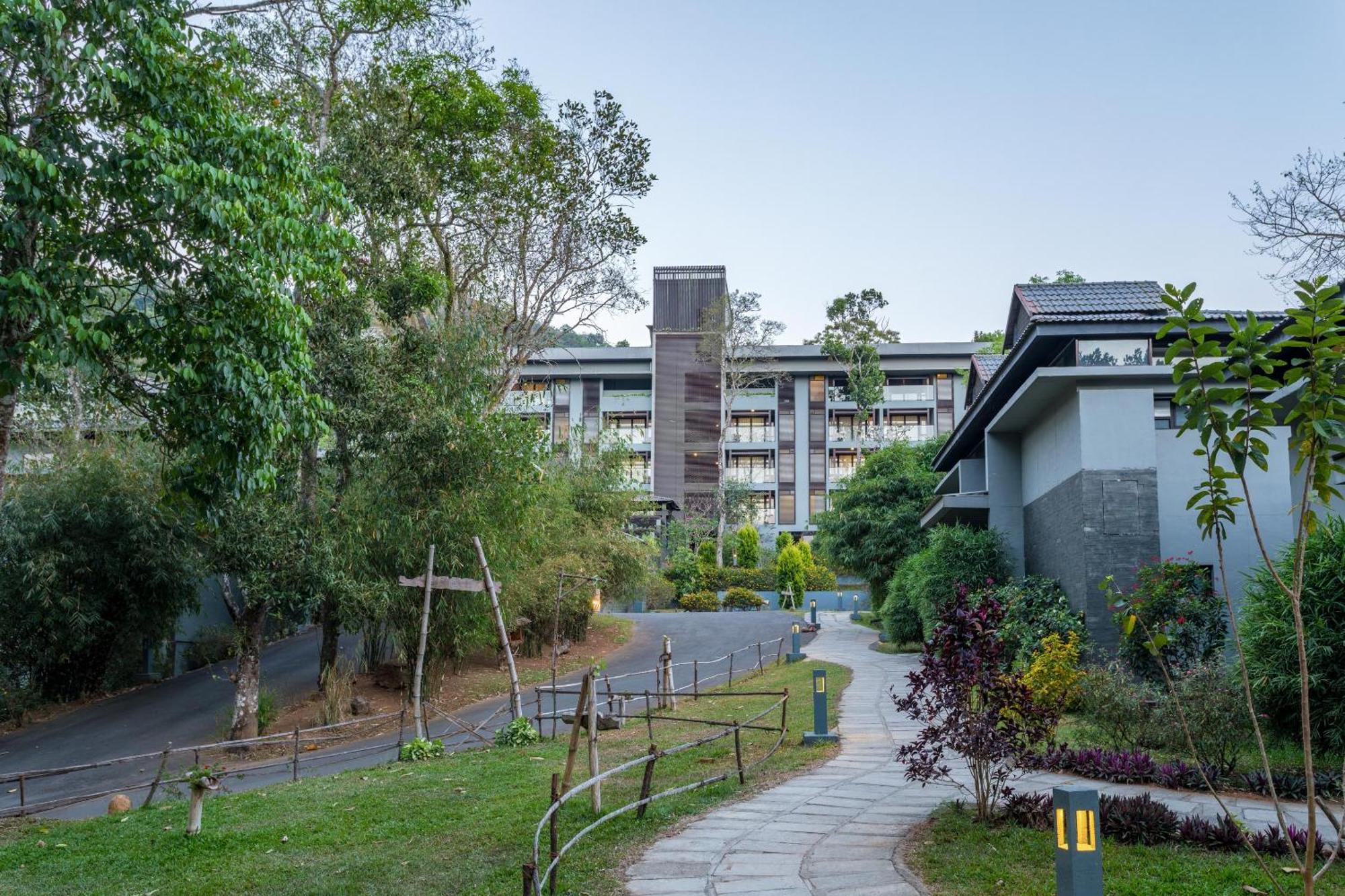 The Mountain Courtyard Thekkady Hotel Eksteriør billede
