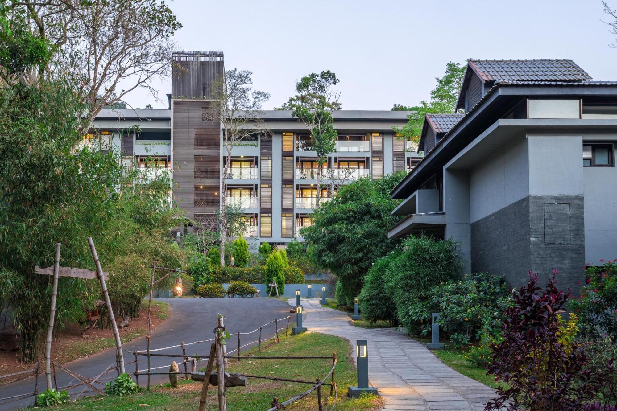 The Mountain Courtyard Thekkady Hotel Eksteriør billede