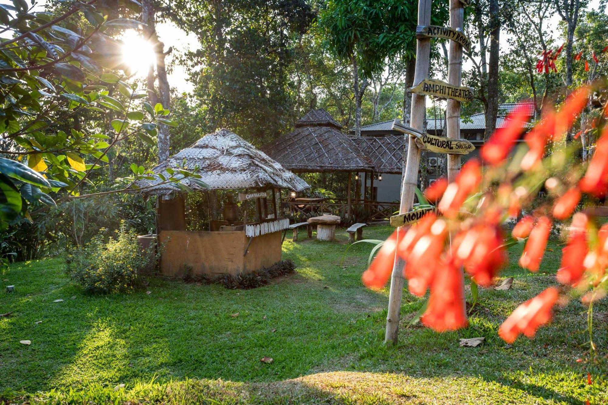 The Mountain Courtyard Thekkady Hotel Eksteriør billede
