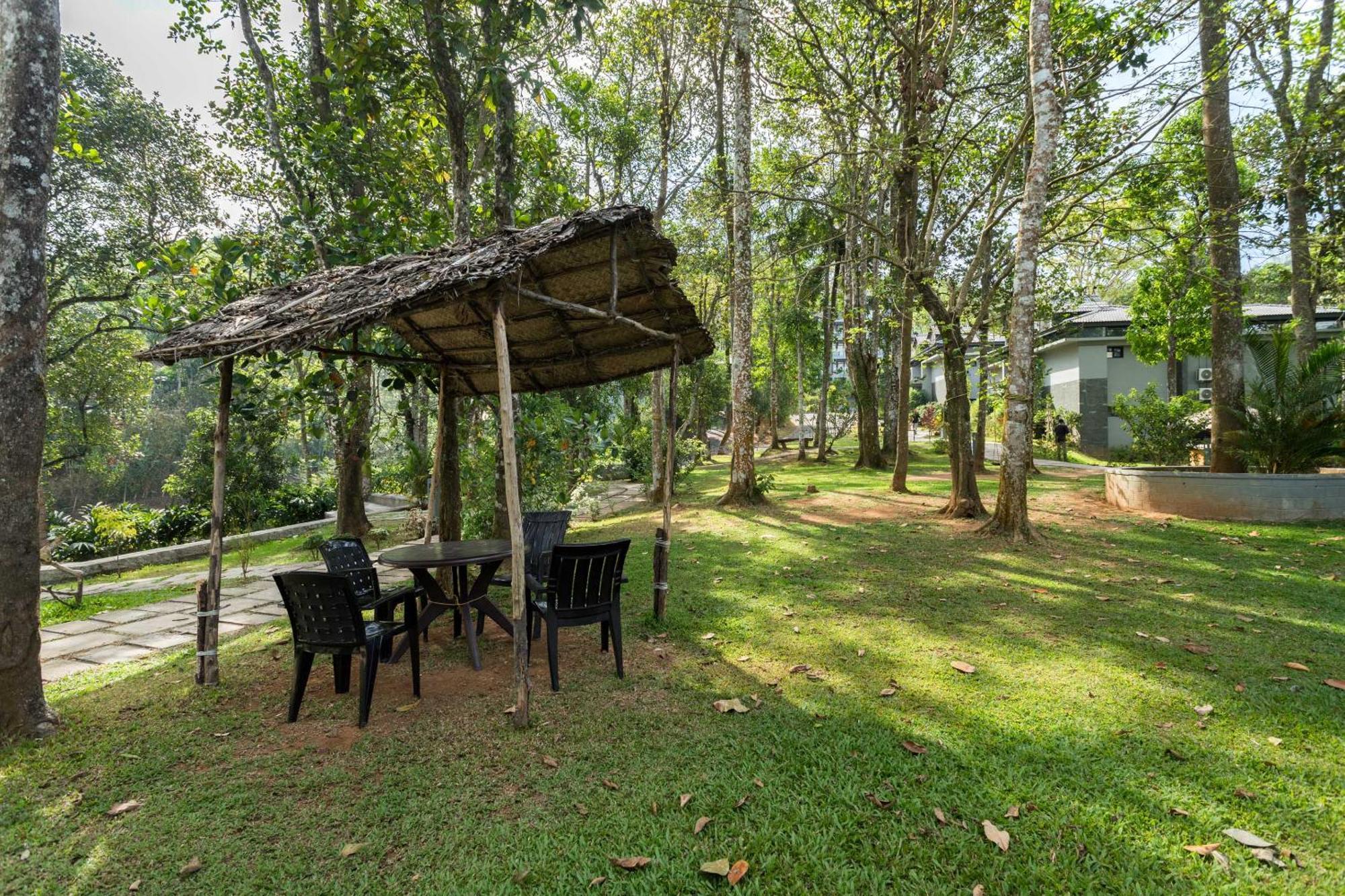 The Mountain Courtyard Thekkady Hotel Eksteriør billede